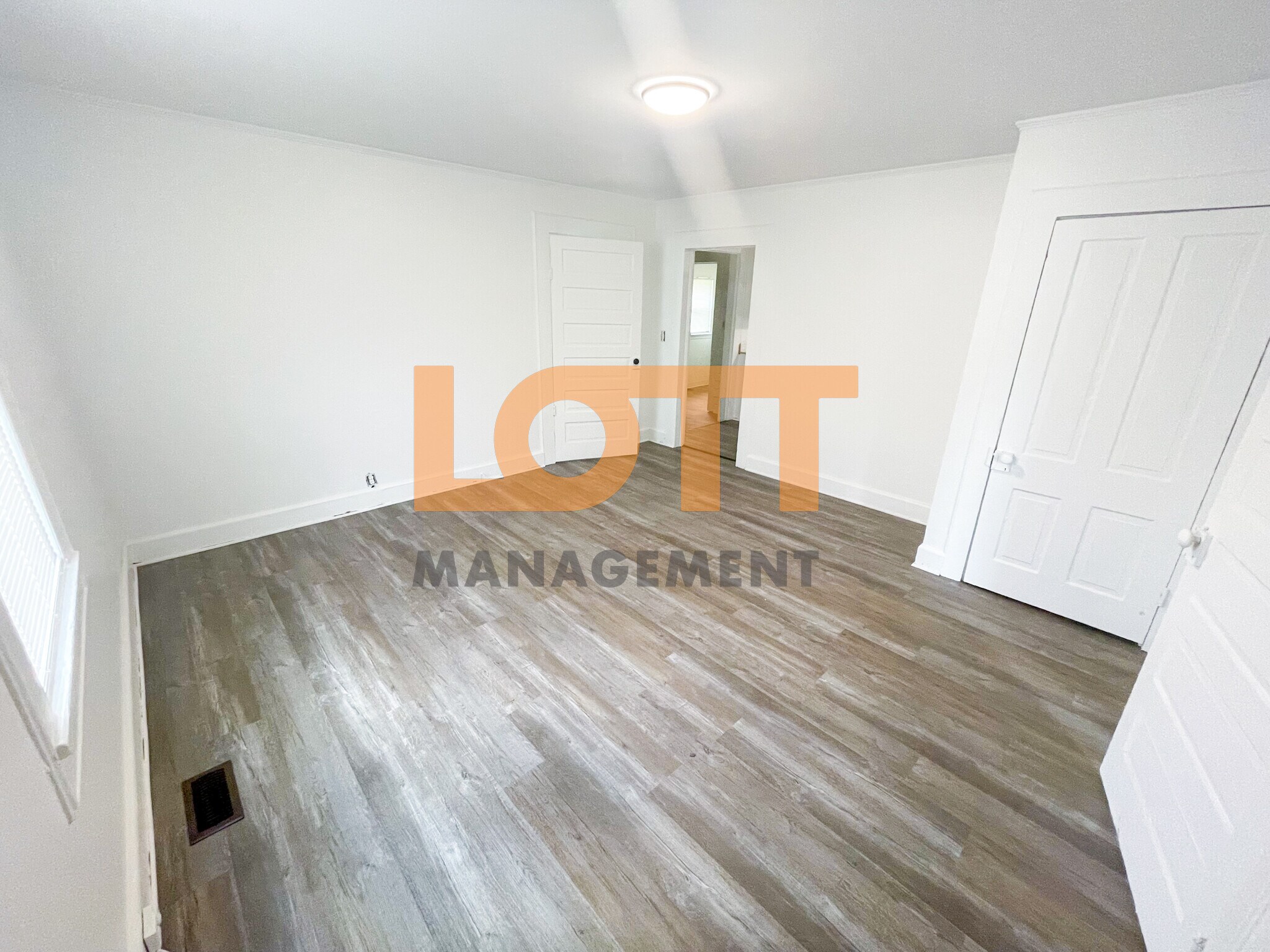 Building Photo - 276 Moore St