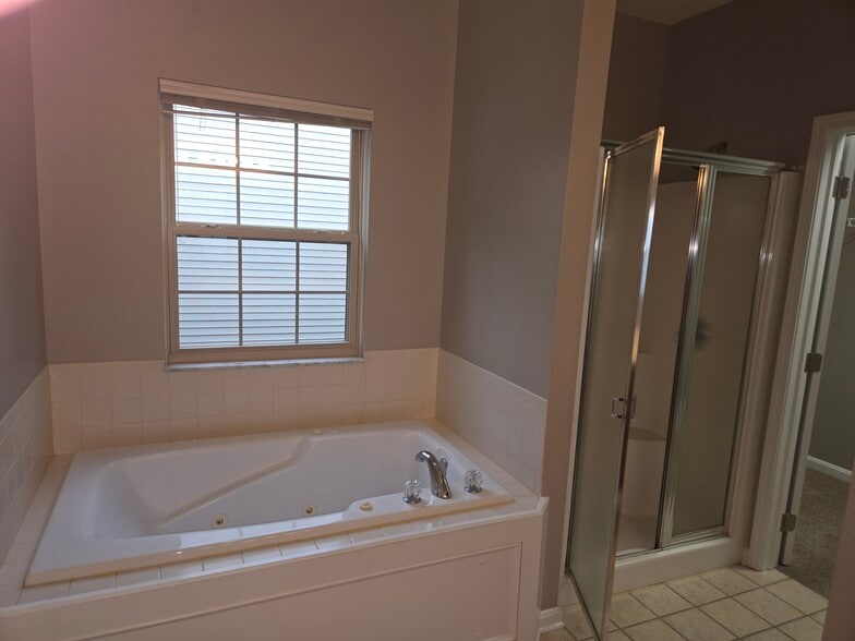 Master Bath - 44 Village Green Dr