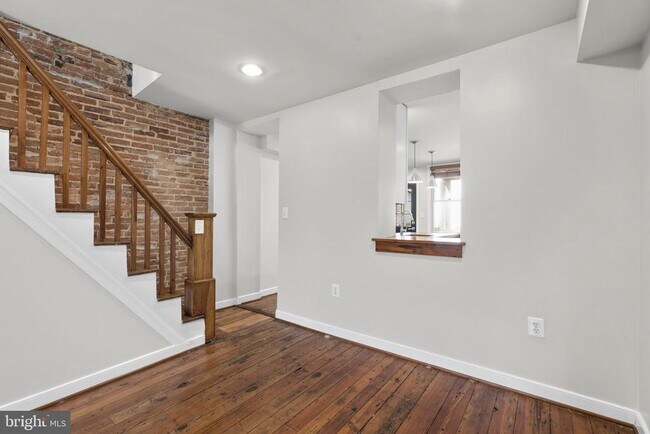 Building Photo - 112 E Randall St