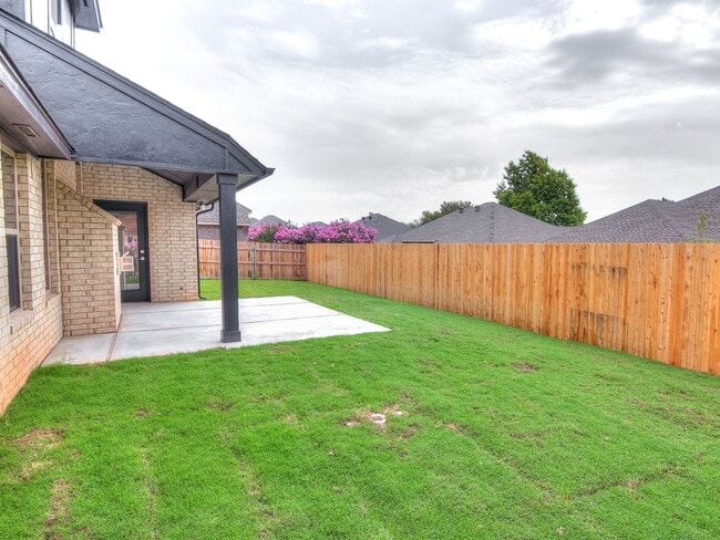 Building Photo - Modern Home in Edmond Schools - 4 bedrooms...