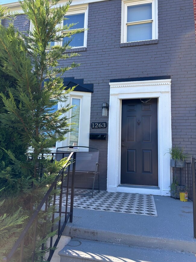 Primary Photo - 1263 Walker Ave