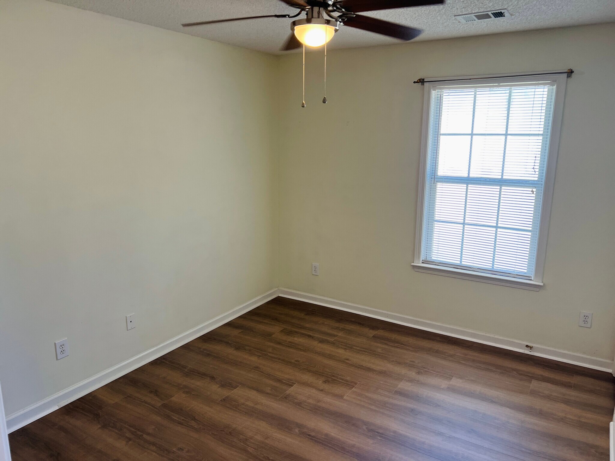 Building Photo - 205 Wellisford Ct