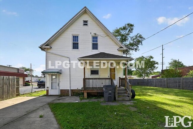 Building Photo - 3318 Stickney Ave