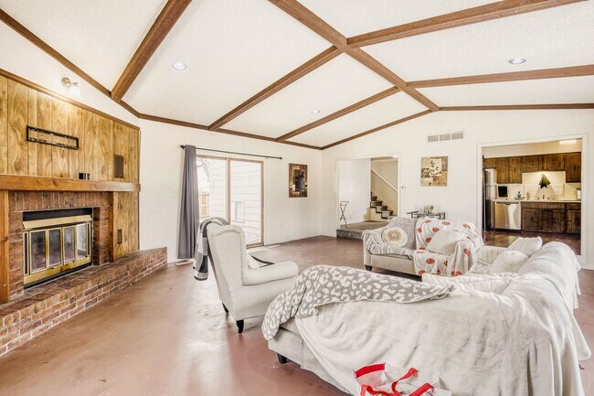 Building Photo - Spacious Cul-de-Sac Home Near CSU