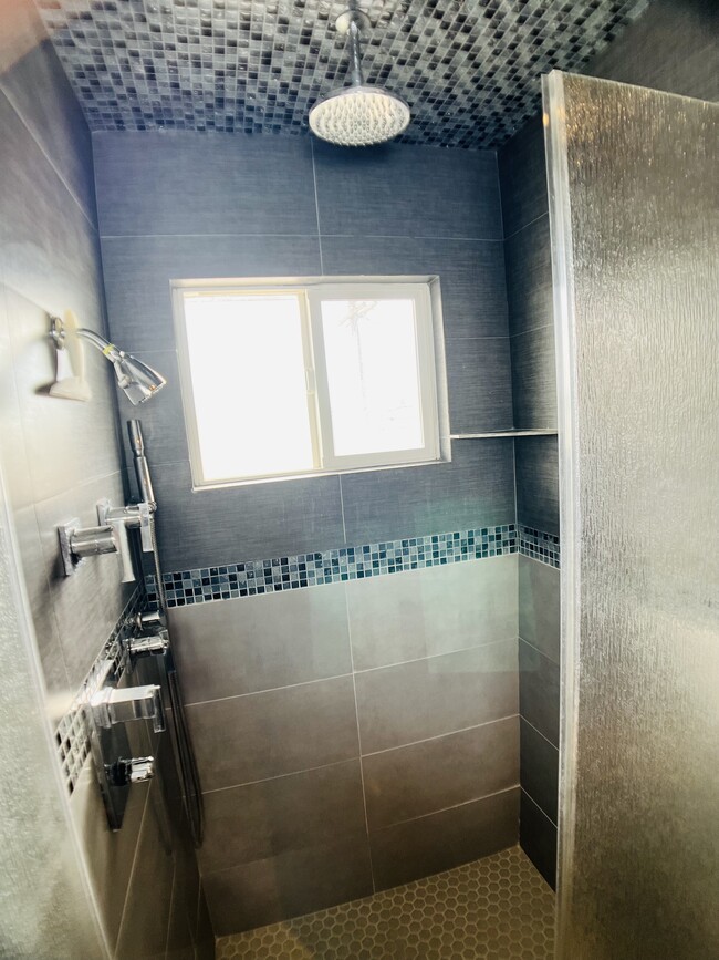 ventilation in shower - 6301 Coldwater Canyon Ave