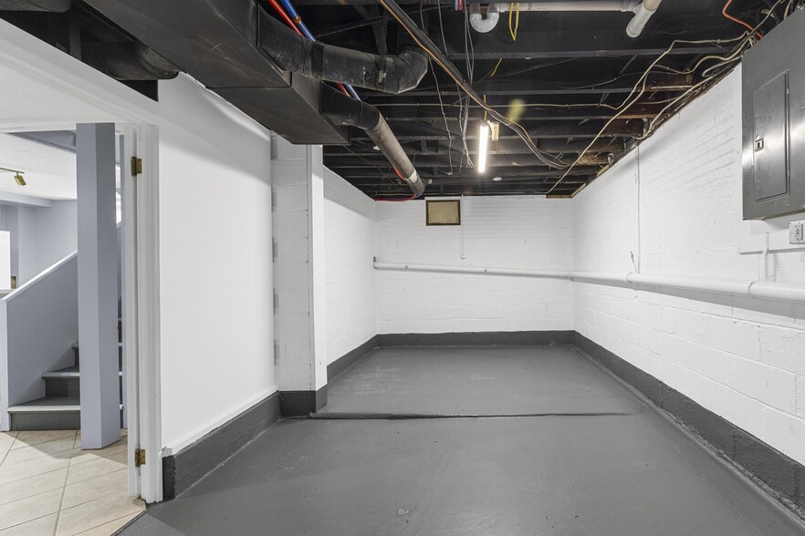 Building Photo - 970 MacArthur St