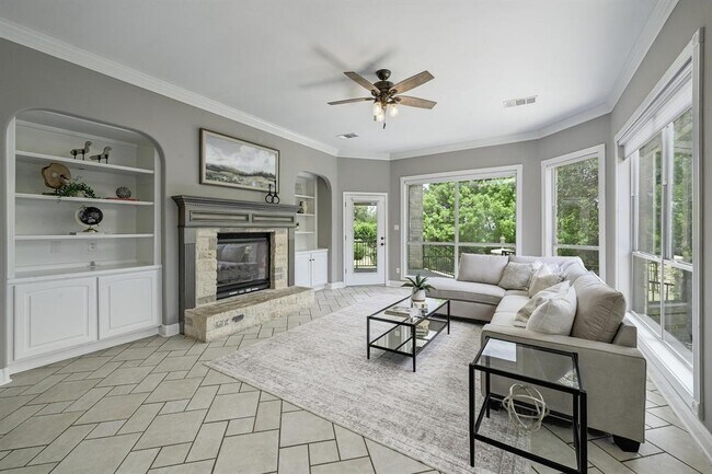 Building Photo - 12004 Mira Mesa Dr