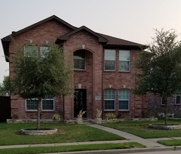 Feont - 1330 Rusk Dr