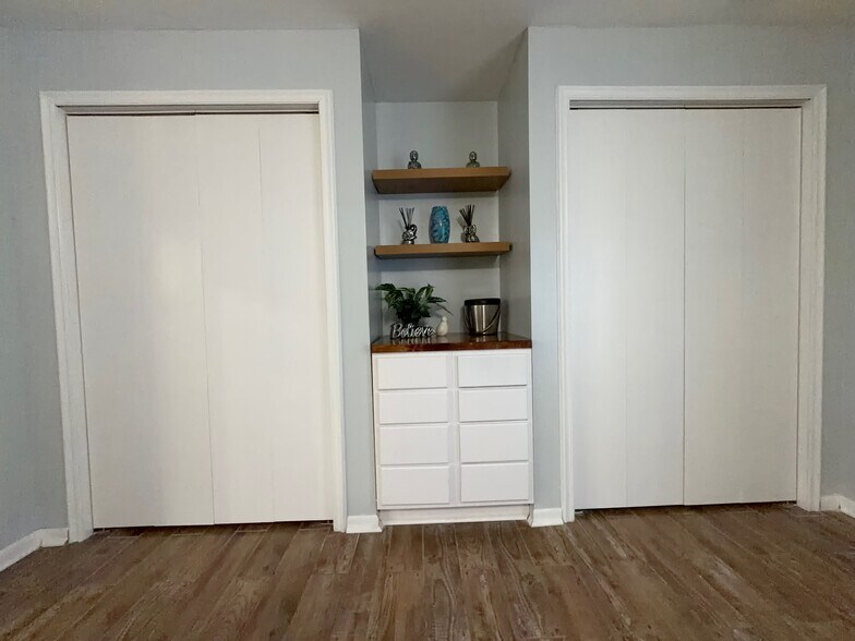 Building Photo - 920 Camellia Dr