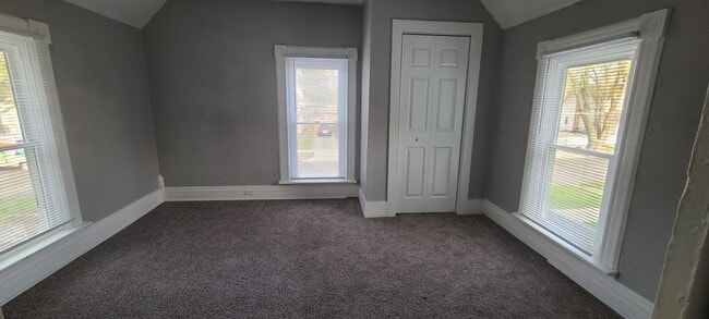 Building Photo - Charming 3BR/2Bath in Moline