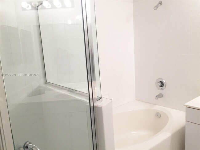 Building Photo - 8940 NE 8th Ave