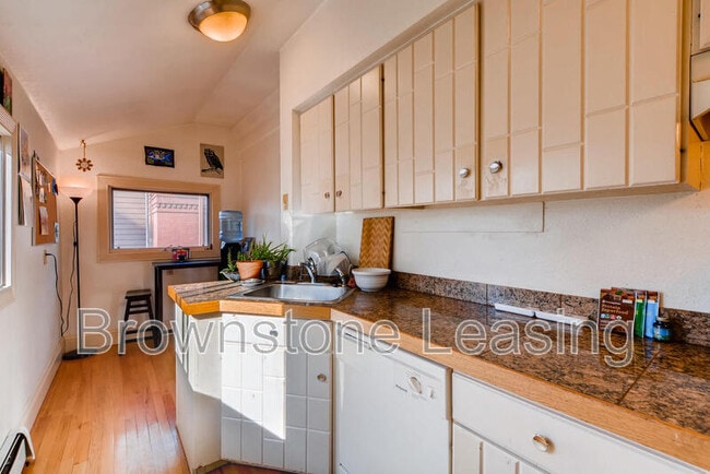 Building Photo - 1035 N Marion St