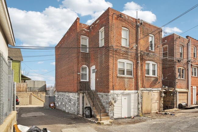 Building Photo - 3 Bedroom, 1.5 bath townhome