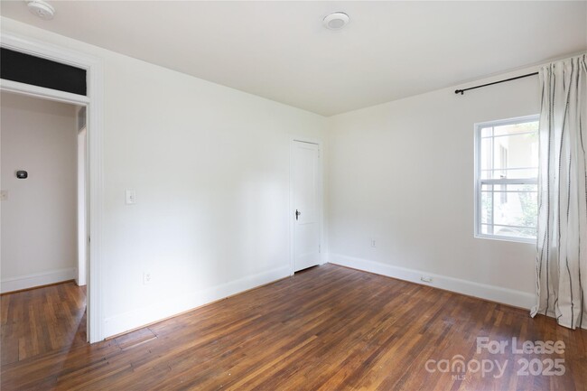 Building Photo - 3440 Oakwood Ave