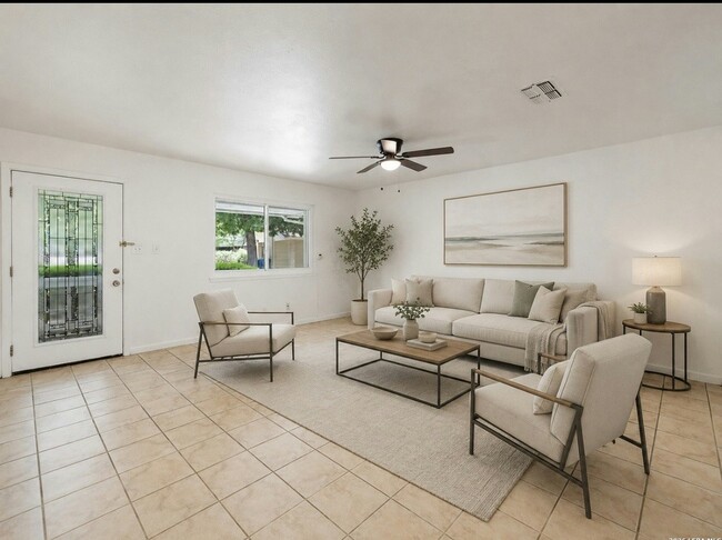 Building Photo - 356 Bobolink Dr