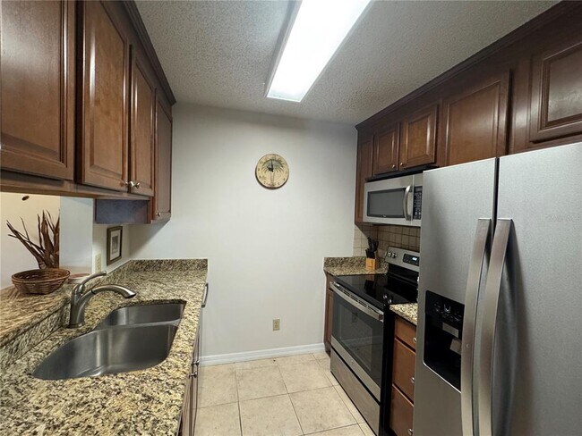 Building Photo - 4032 Crockers Lake Blvd