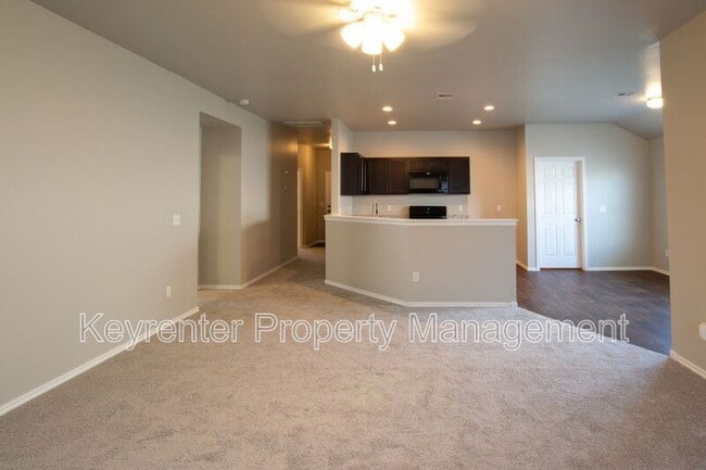 Building Photo - 1124 Granite Ln