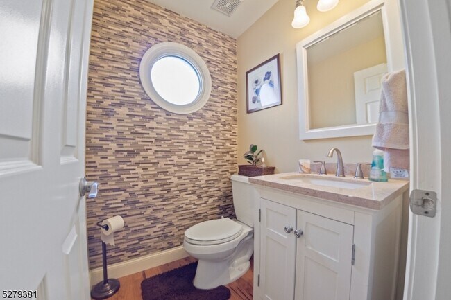 Building Photo - 78 Kent Dr