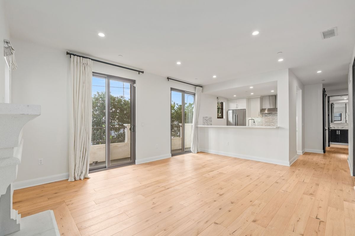 Building Photo - 10647 Ashton Ave