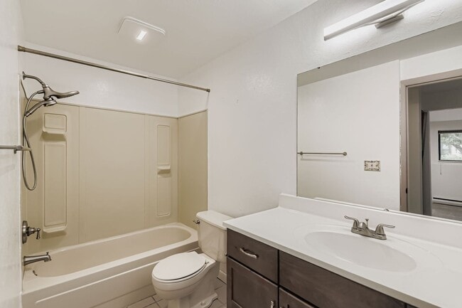 Building Photo - Beautiful 4-Bedroom Home with Mountain Vie...