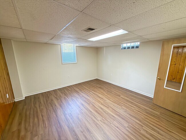 Building Photo - 171 W Patterson Ave