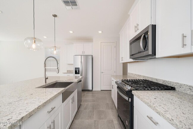 Building Photo - 17305 W Sanna St