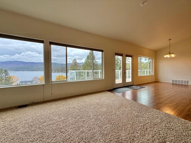 Building Photo - 6686 Washington 291B