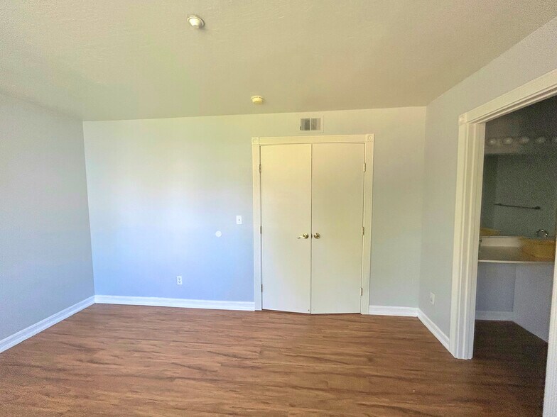 Building Photo - 631 Fairhaven Way