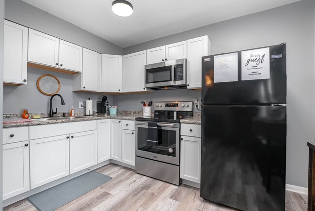 Building Photo - 2 bed, newly remodeled hideaway in Trenton...