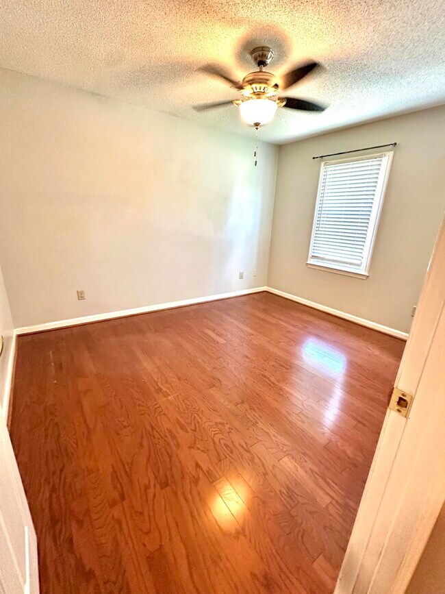 Building Photo - 527 Brandermill Rd