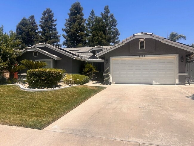 Building Photo - Beautiful Home for rent in Visalia!