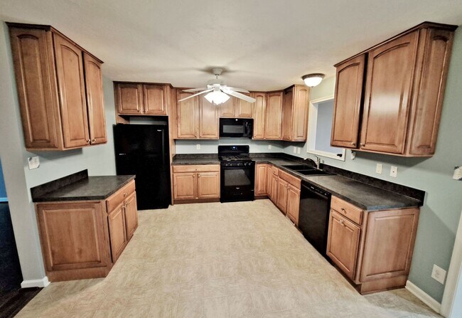 Building Photo - 417 Debbi Ct