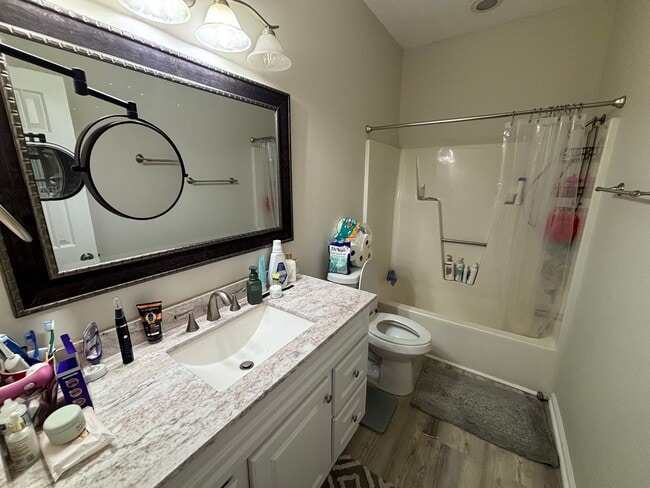 Building Photo - 2 Bed 2 Bath Townhouse