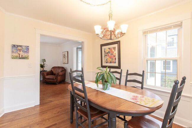 Building Photo - 315 S Orchard St