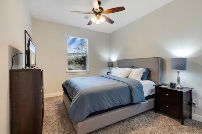 Building Photo - 585 Demarett Dr