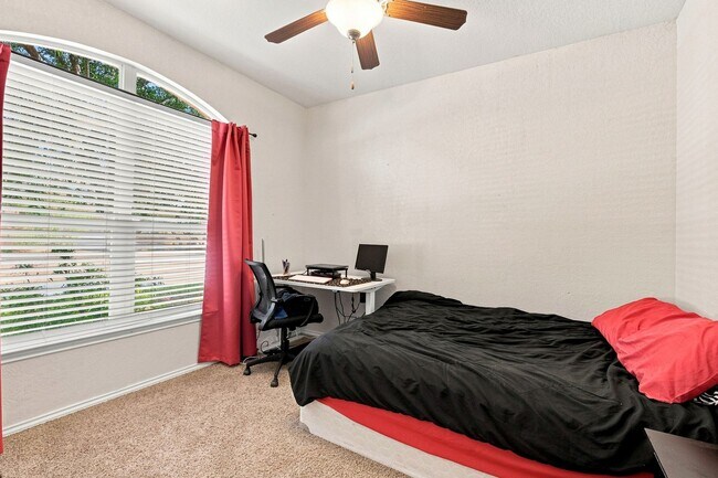 Building Photo - 4426 Semora Oak