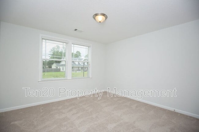 Building Photo - 10258 Green Meadow Ct