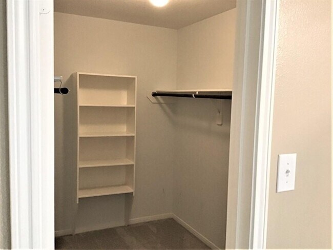 Building Photo - 16843 Blackberry Lily Ln