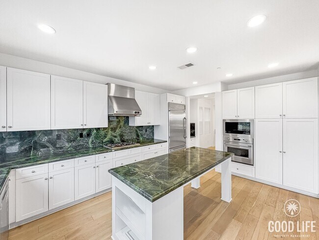 Building Photo - Great 4B/3BA House Available for Lease in ...