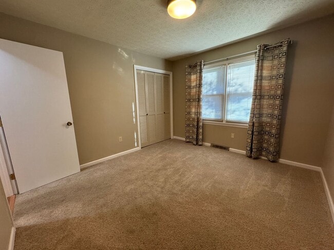 Building Photo - Spacious three bedroom, two bathroom with ...