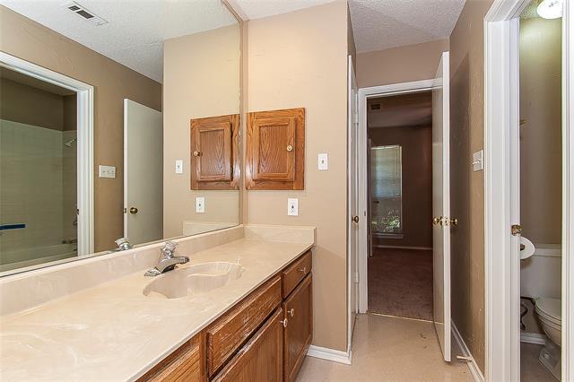 Building Photo - 1004 Ledgemont Dr