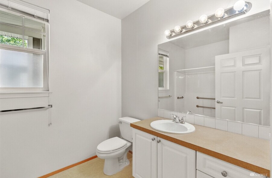 Building Photo - 12712 Admiralty Way