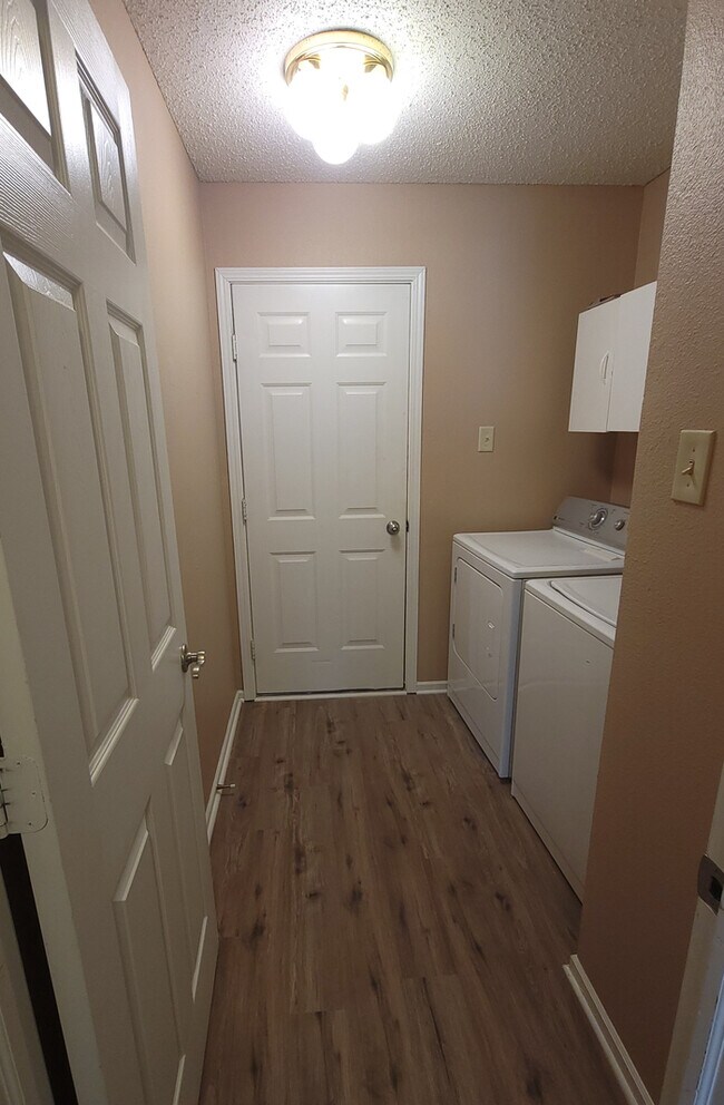 Building Photo - Exquisite Fishers Home