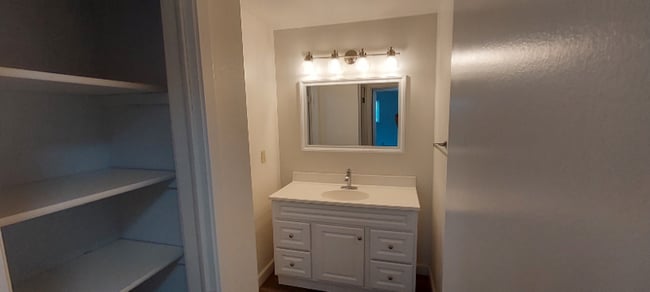 Building Photo - N142W6196 Concord St