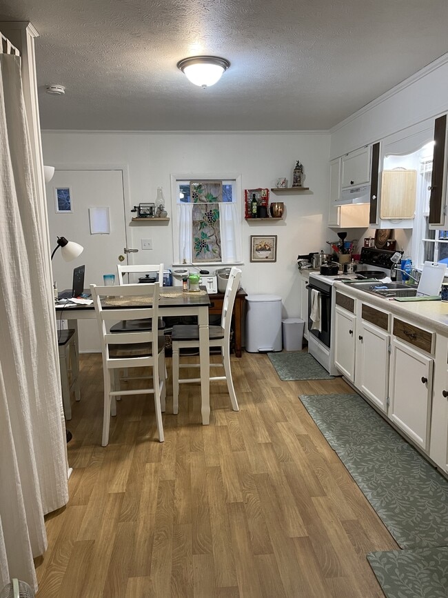 Building Photo - 111 Aycock Ave