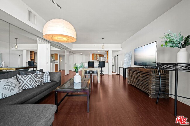 Building Photo - 13700 Marina Pointe Dr