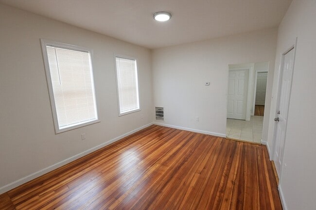 Building Photo - 127 Intervale St