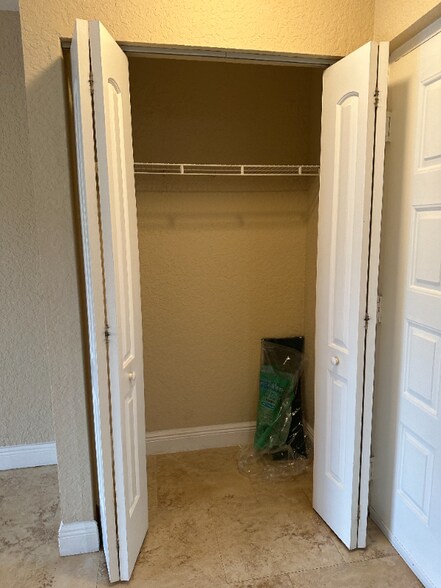 Building Photo - 2851 N Oakland Forest Dr