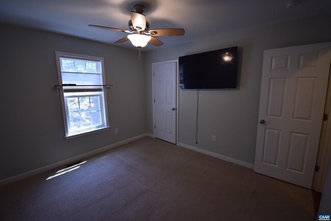 Building Photo - 41 Woodlawn Dr