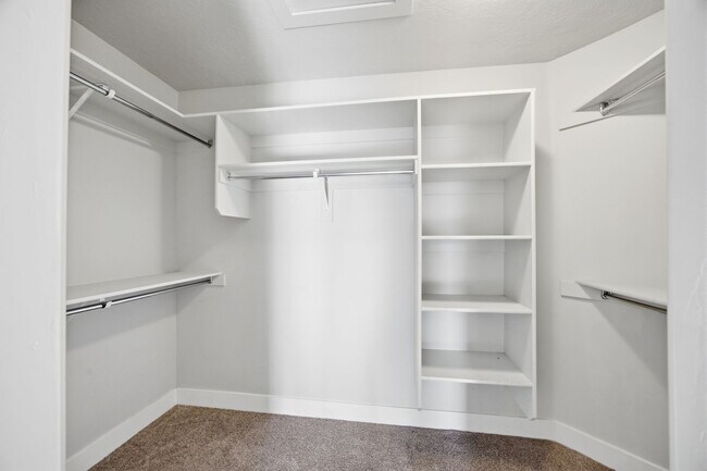 Building Photo - Stunning townhome on Sleepy Ridge